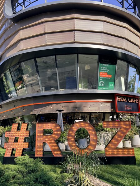 Roz Cafe Bistro Pipera angajeaza barman